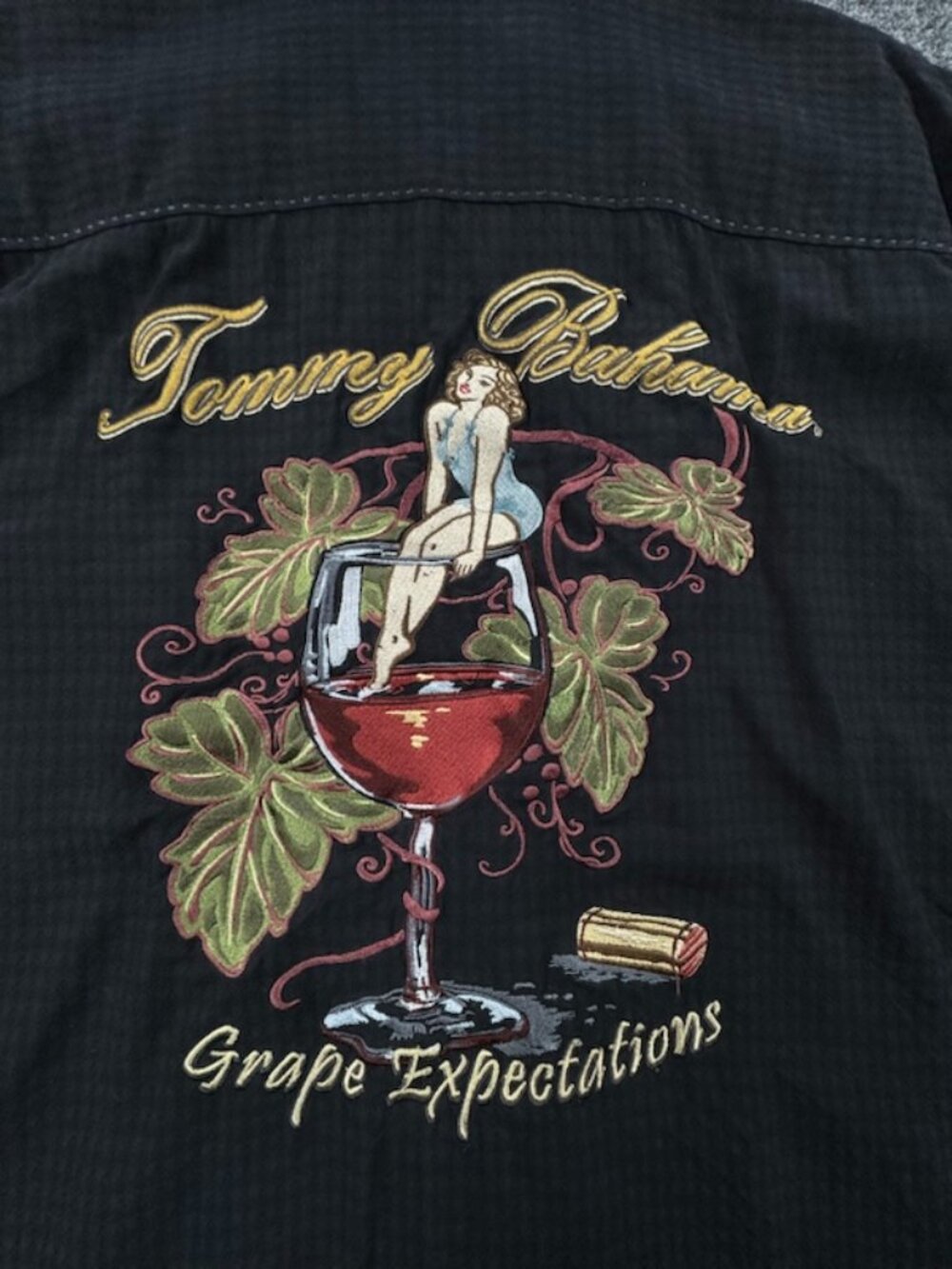 Tommy Bahama Grape Expectations Wine XL Short Sleeve Black Logo Beach Button Up